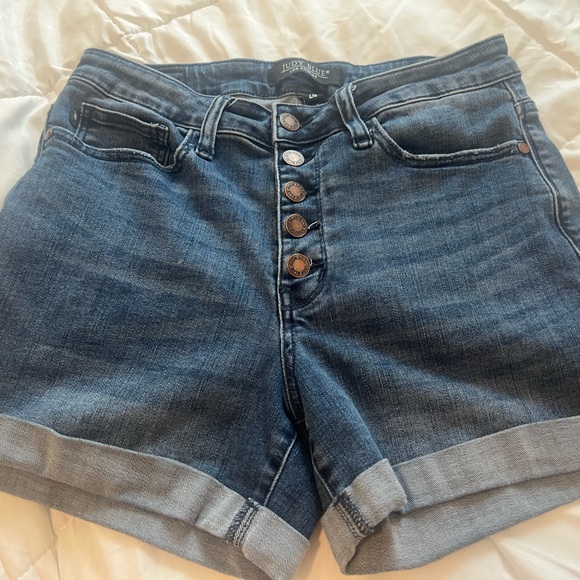 Judy Blue Pants - Judy Blue Women's Button Fly Raw Hem High Rise Denim Shorts LB3 Dark Wash Medium